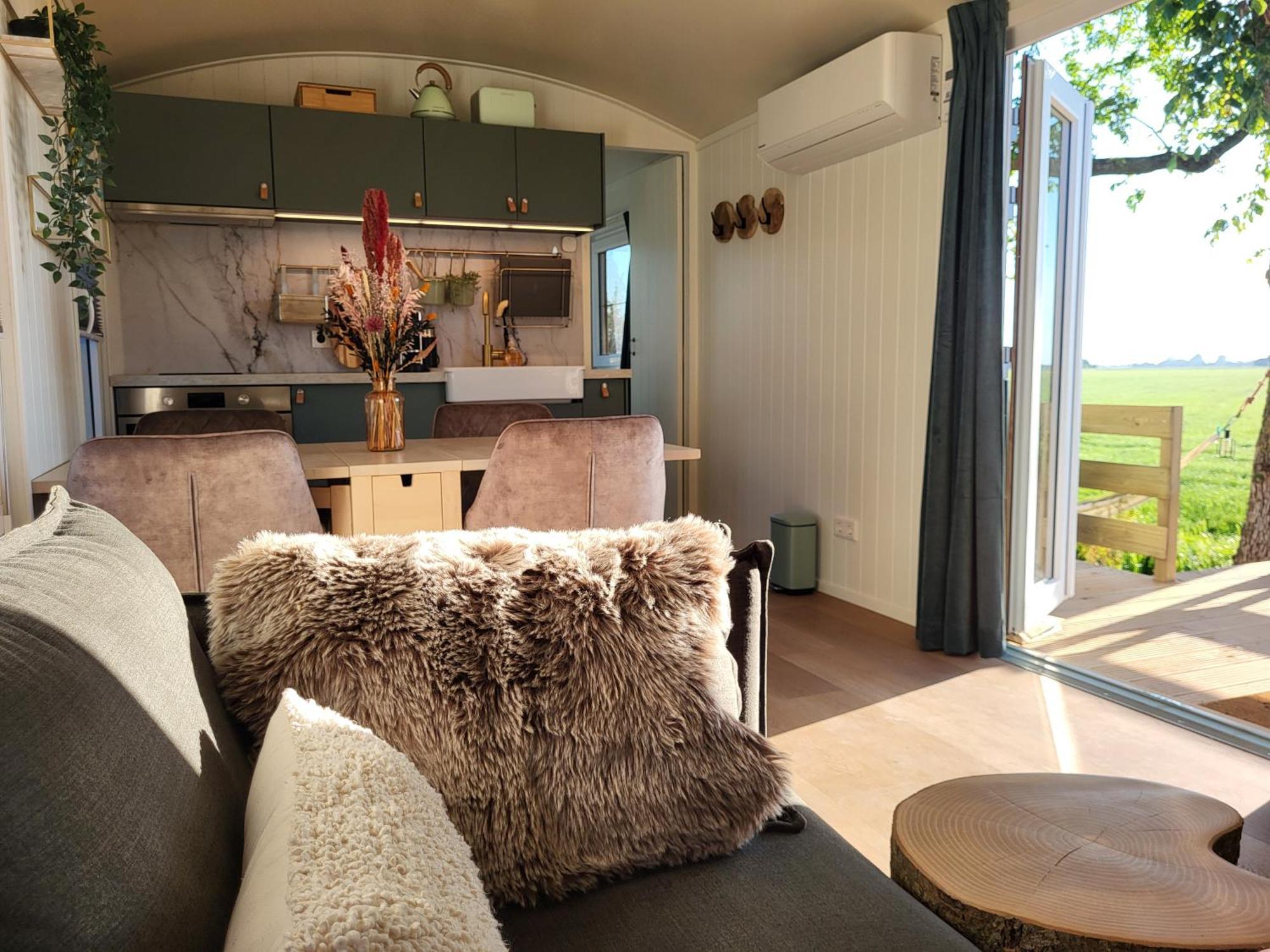 Apartment Aan De Ee Jelsum